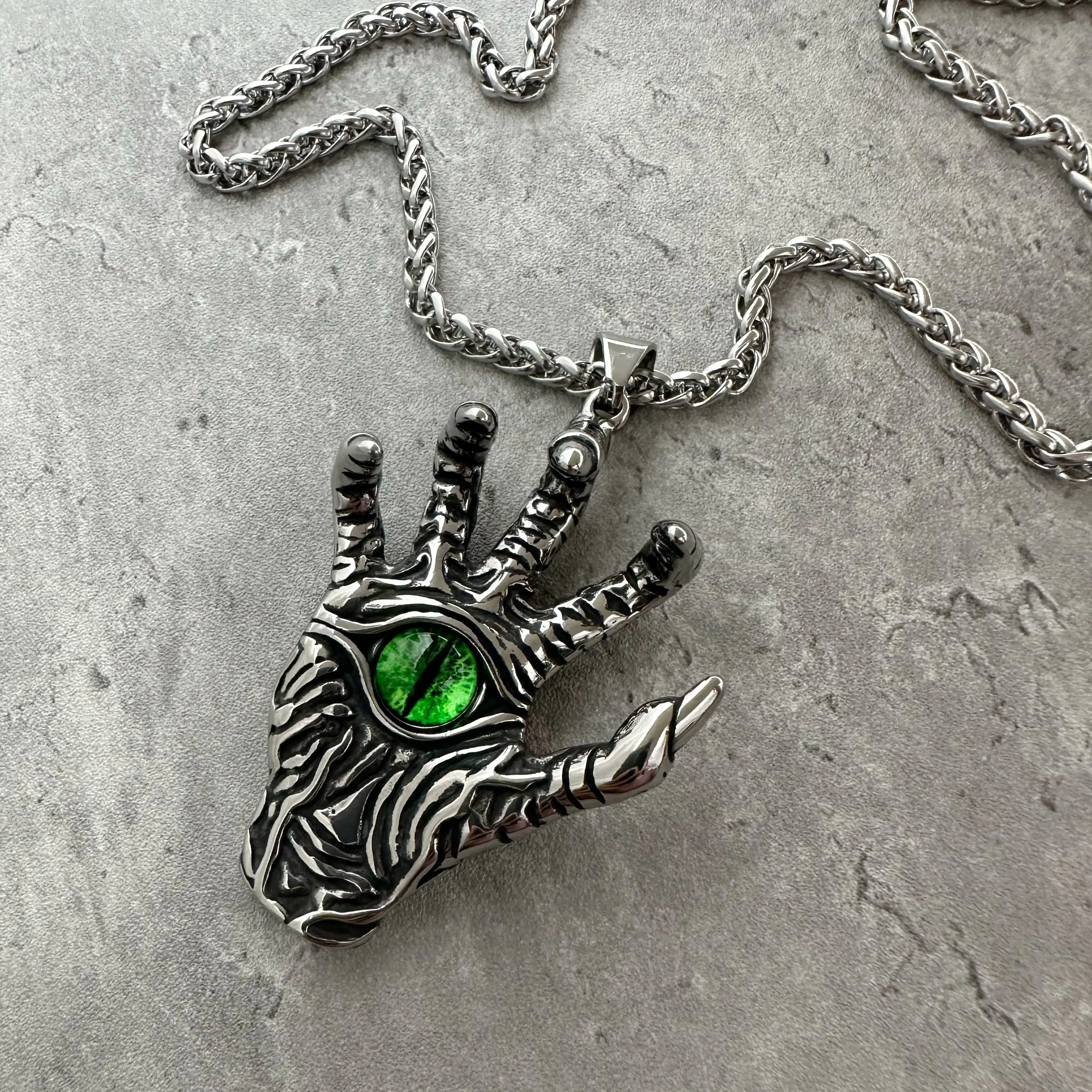 

Trendy Devil's Eye Men's Personalized Hip Hop Fashion Pendant Light Necklace Luxury Retro Versatile Sweater Chain