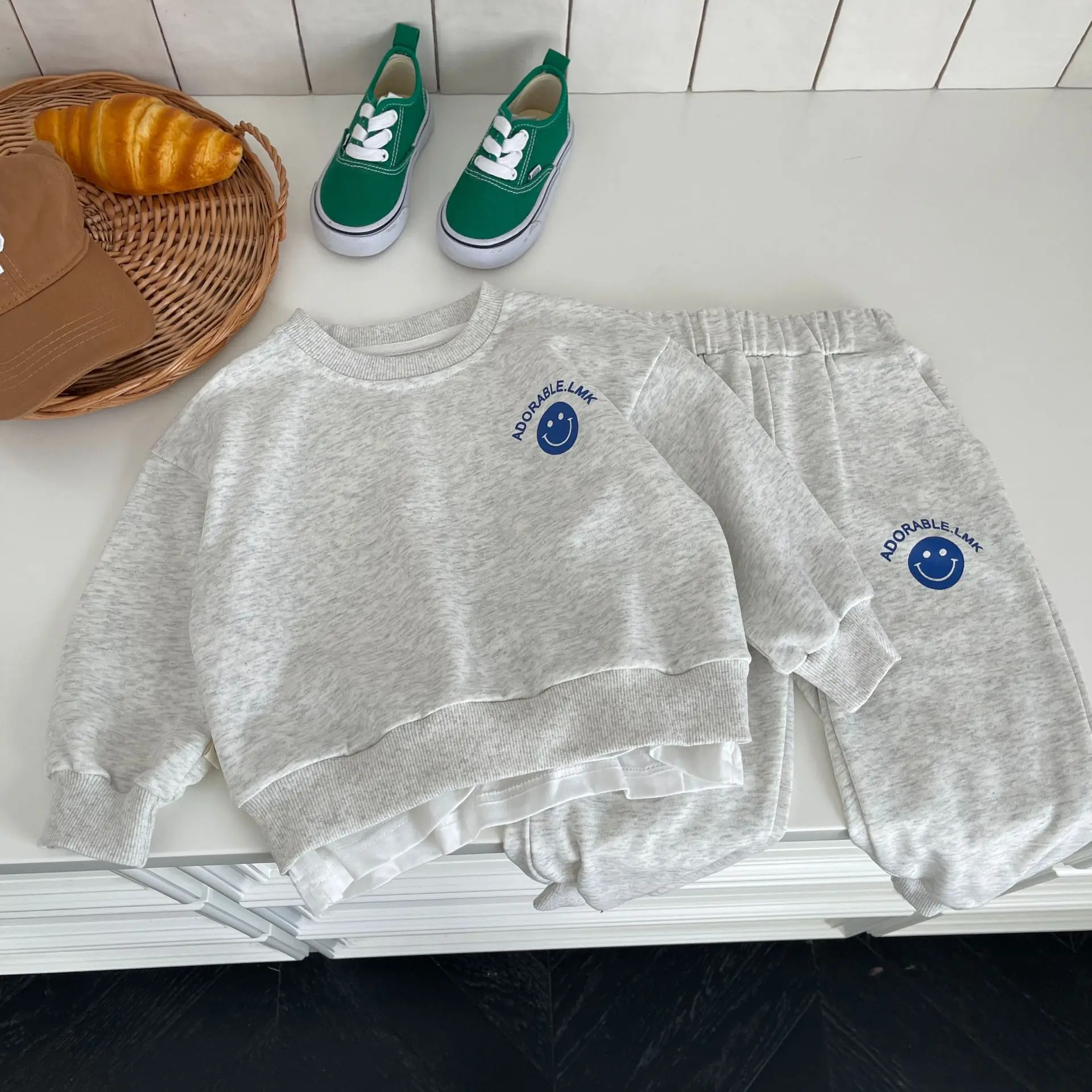 

Комплект одежды для мальчиков с принтом улыбка, свободные брюки с эластичным поясом, пуловер, простая детская одежда, корейский стиль, весна-осень 2023