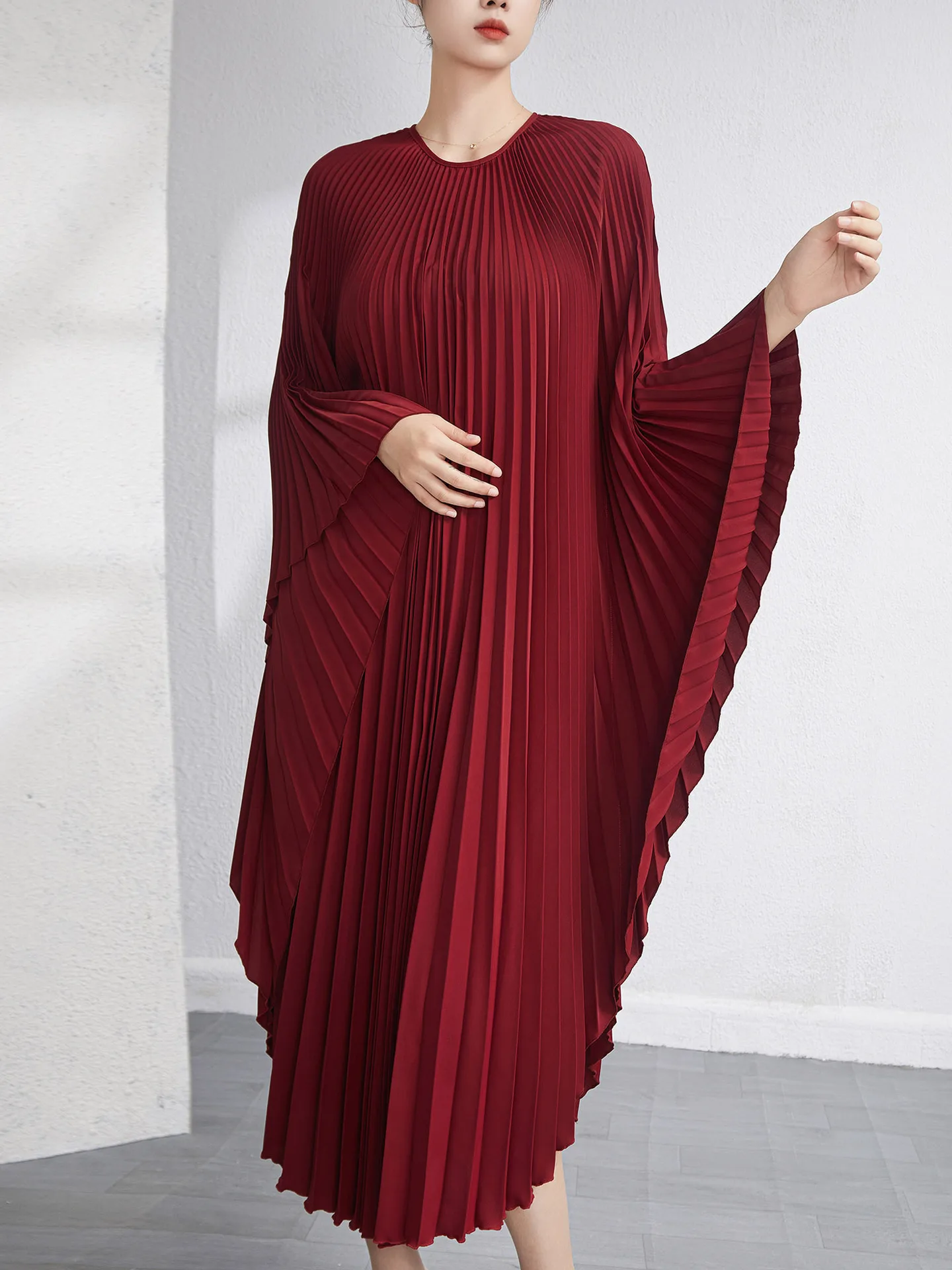 

2023 fashion new pleated irregular dress loose mid-length women's clothing reducing age and covering meat and showing thin skirt