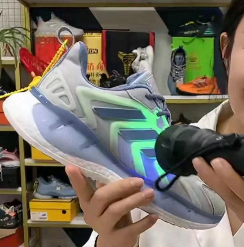 

2022 Men Running Shoes Lace-UP Fluorescent Breathable Outdoor Lightweight Sport Sneakers for men Athletic Training Footwear39-44