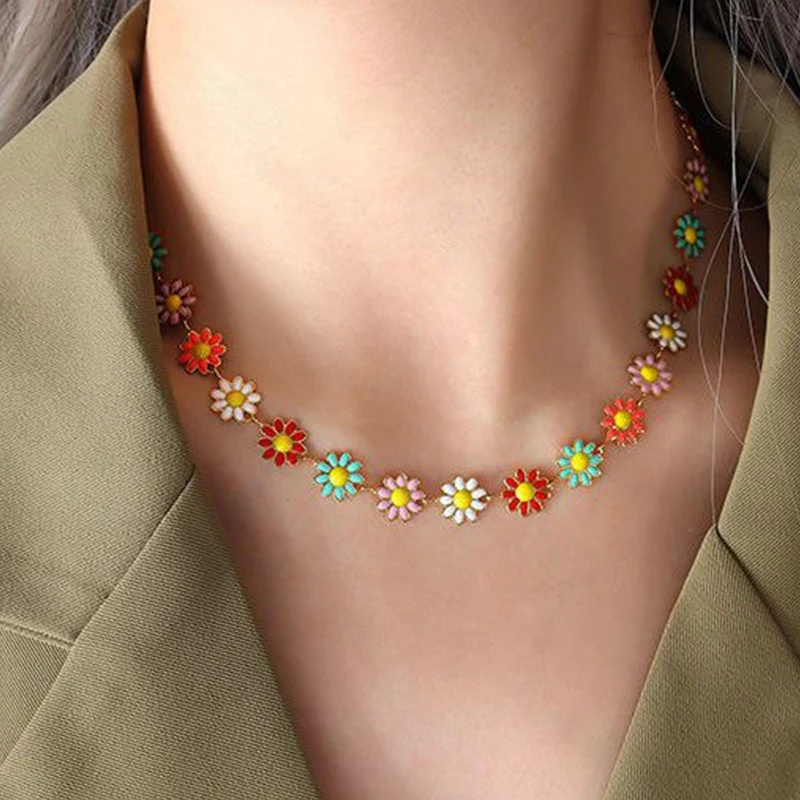 Daisy Flower Clavicle Chain Necklace Colorful Small Daisy Charm Choker Necklace for Women Short Boho Pastoral Alloy Jewelry