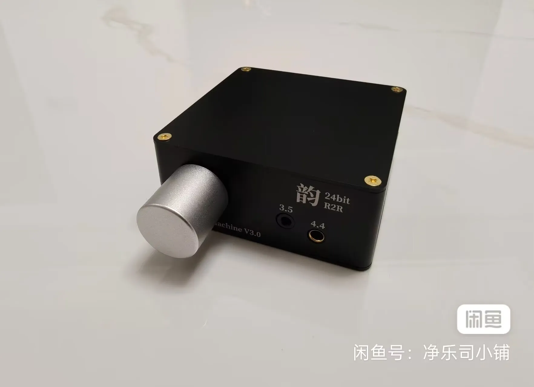 

Универсальная машина JingYueSi-Audio Yun-R2R, в корпусе точности, включает декодирование переднего конец и усилитель для наушников черного цвета.