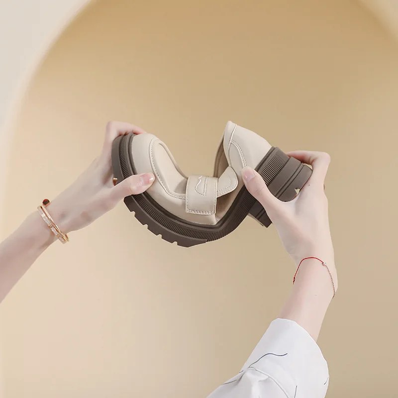 Женская кожаная обувь без застежек в стиле ретро