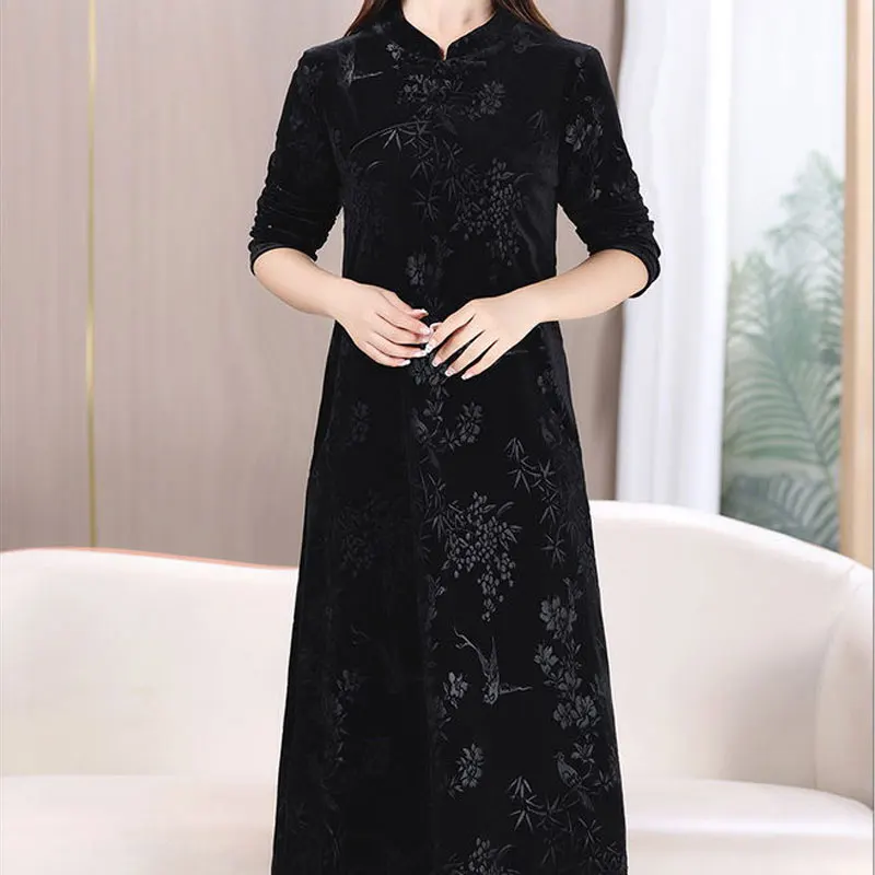 Женское платье миди с дисковой пряжкой