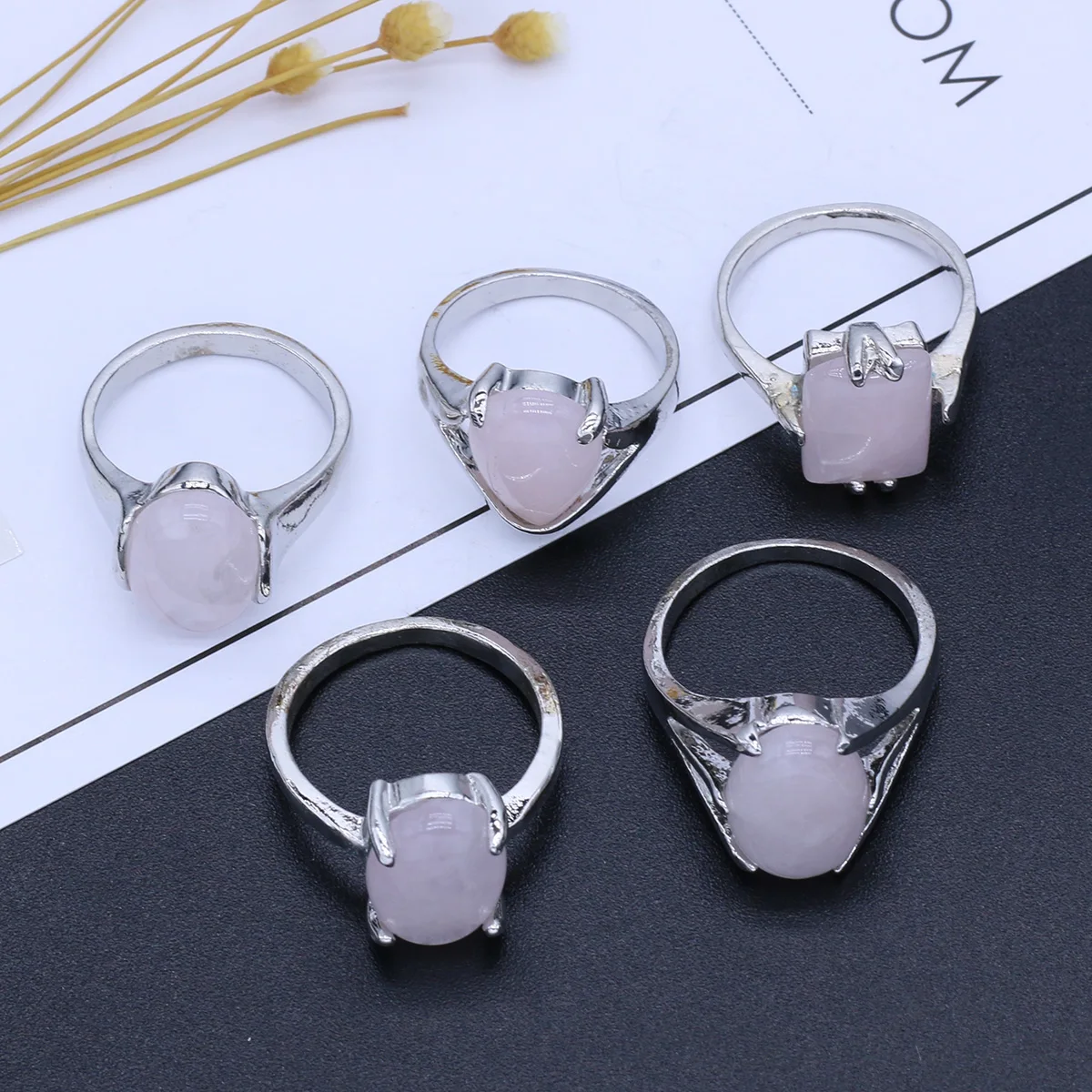 

Wholesale Natural Stone Rings Heart Polished Rose Quartzs Metal Finger Ring for Women Party Reiki Healing Jewellery Gifts