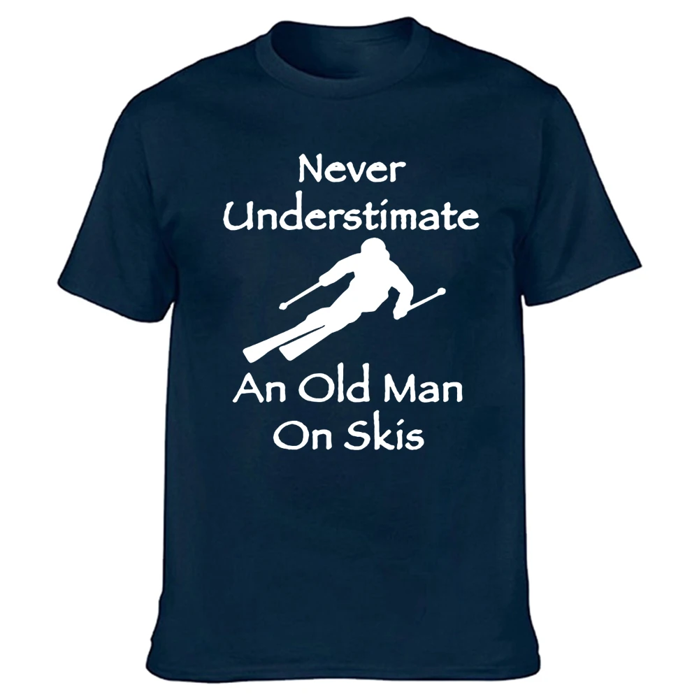 

Забавные футболки с надписью «Never Underestimate An Old Man on Ski», хлопковая Футболка с графическим рисунком, уличная одежда с коротким рукавом, подарки ...