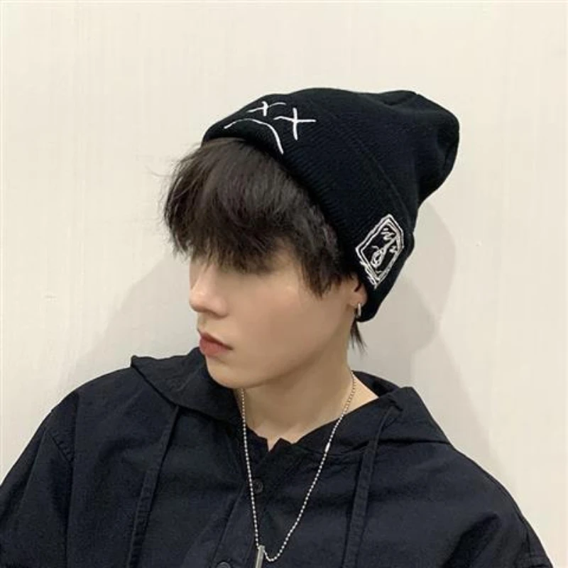 Вязаная шапка Beanie в стиле хип-хоп с вышитым грустным выражением, теплая шерстяная шапка для мужчин и женщин.
