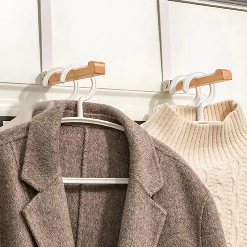 Рисунок 5 - Крючки на двери, крючок на заднюю