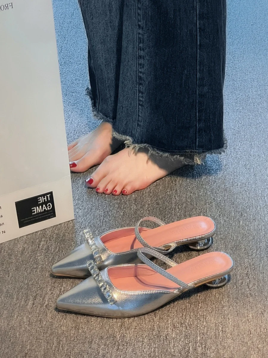 

Женские низкие шлепанцы с острым носком, летние шлепанцы, модная женская обувь, блестящая Роскошная обувь из искусственной кожи с кристаллами, 2023