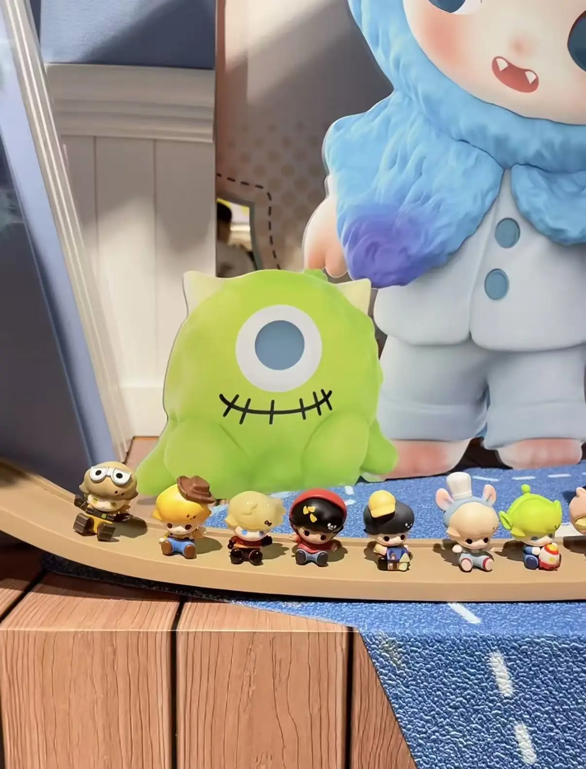 Фото POP MART POP BEAN DIMOO WORLD PIXAR: Серия мини-кукол - Загадочная коллекционная фигурка-сюрприз, милые коллекционные фигурки, модели игрушек №1