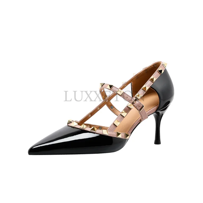 

Женские однотонные туфли на высоком каблуке с заклепками и острым носком