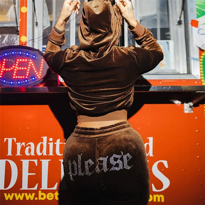 Рисунок 3 - Женский Бархатный спортивный костюм