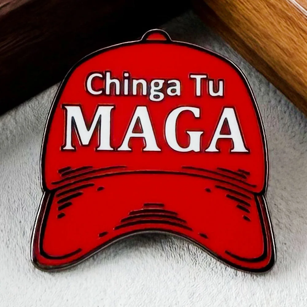 Фото Эмалевый значок Chinga Tu MAGA Red Hat, анти-Трамп, политическая брошь, декоративное украшение для рюкзака №1