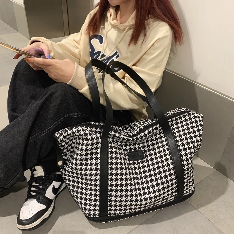 

Модная дорожная сумка YILIAN для женщин, вместительная Спортивная Сумочка для мужчин, водонепроницаемая сумка для выходных, Парусный женский ...