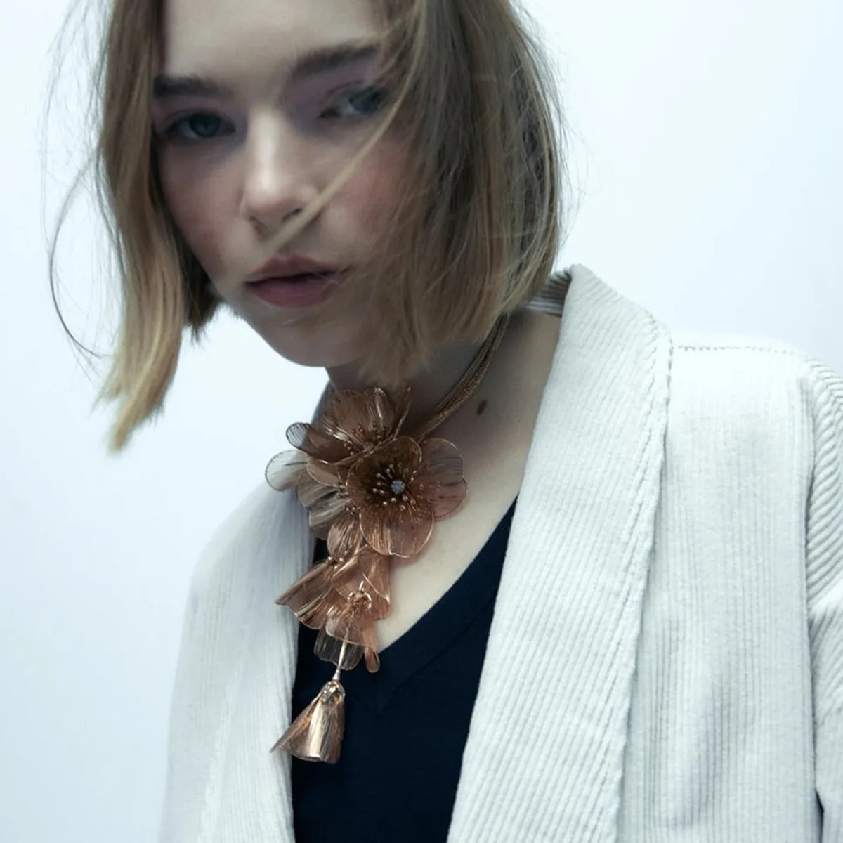 

Exaggerated Necklace Three-dimensional Floral Metallic Necklace Micro-inlaid Fashion Necklace for Women Jewelry for Women