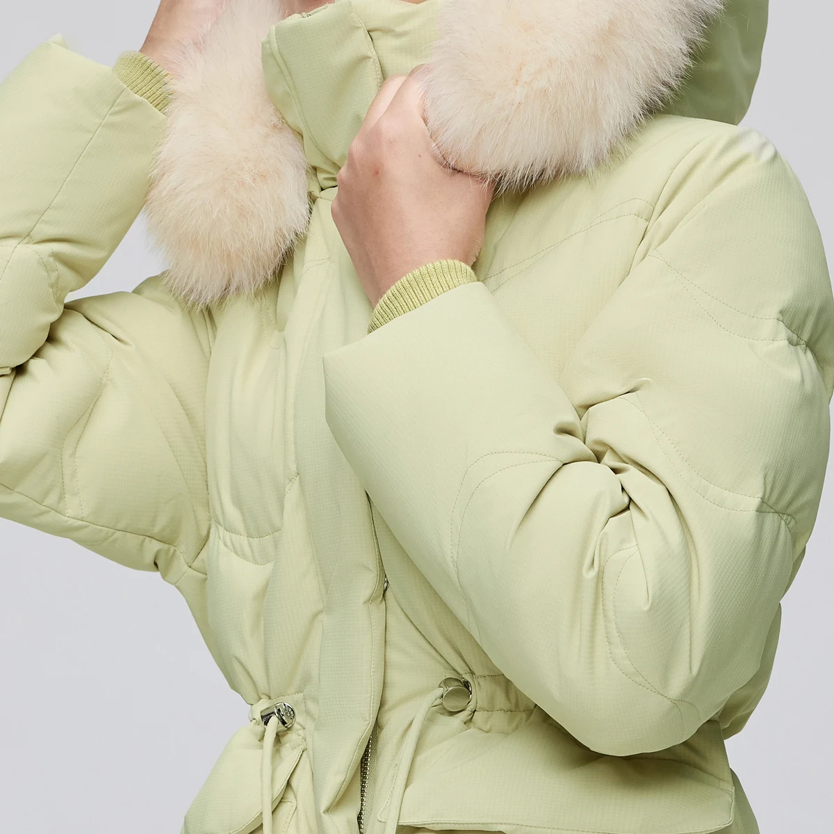 Женская зимняя пуховая куртка BOSIDENG