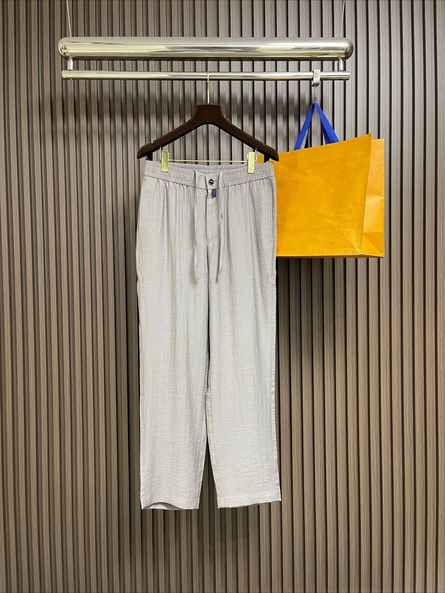 Фото Мужские повседневные брюки Kiton 2026SS (Весна/Лето) из Италии, однотонные, комфортные, универсальные, для города №5