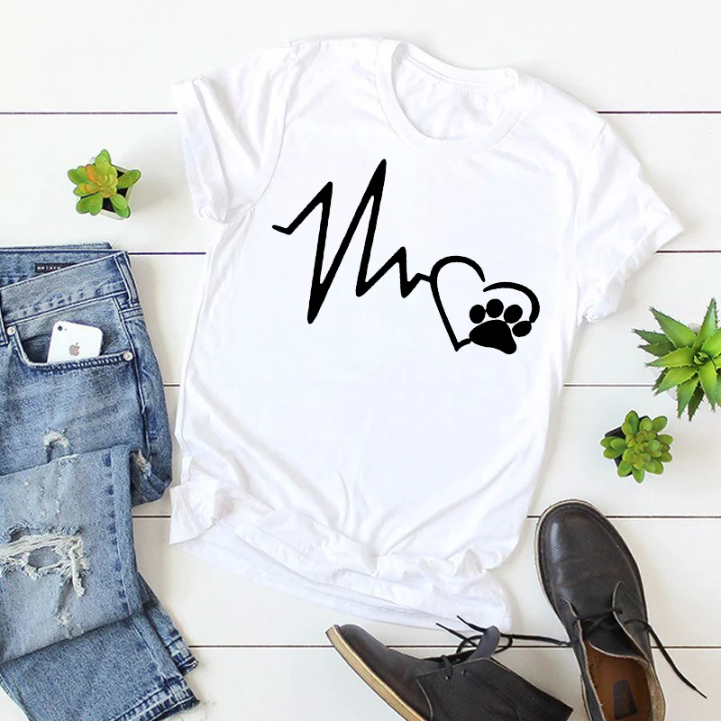 

Футболка женская летняя с принтом собачьей лапы ЭКГ