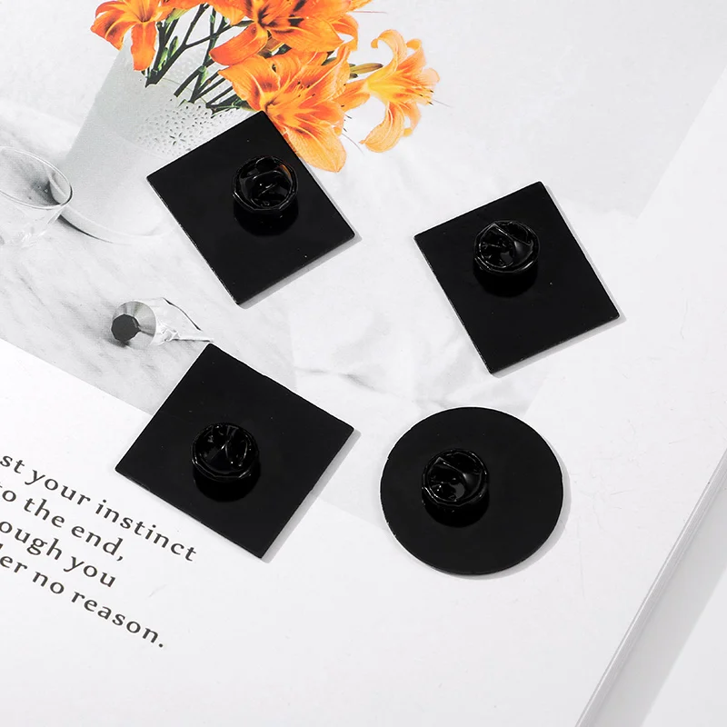 Эмалированные булавки Rainbow Best Cat Dad Ever черная котенок медсестра пистолет капибара