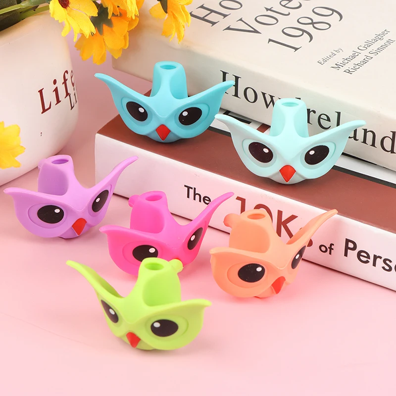 

2Pcs Kids Learning Practise Silicone Pen Aid Grip Posture Correction Device Pencil Case School Students' Writing Corrector
