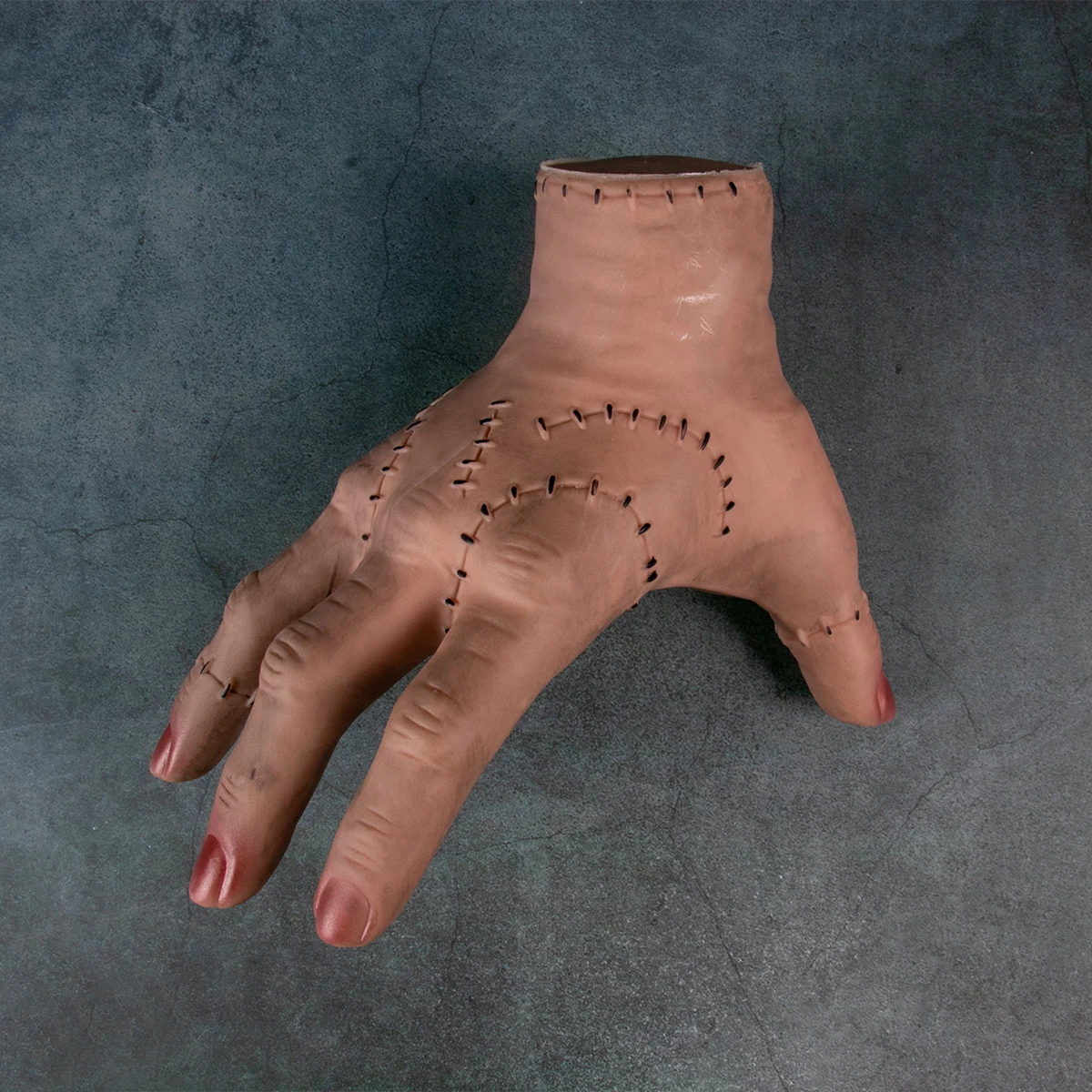 

1pcs Halloween Party Props Realistic Horror Fake Latex Hand Scary Cosplay Props Broken Hand Halloween Haunted Party Decorations