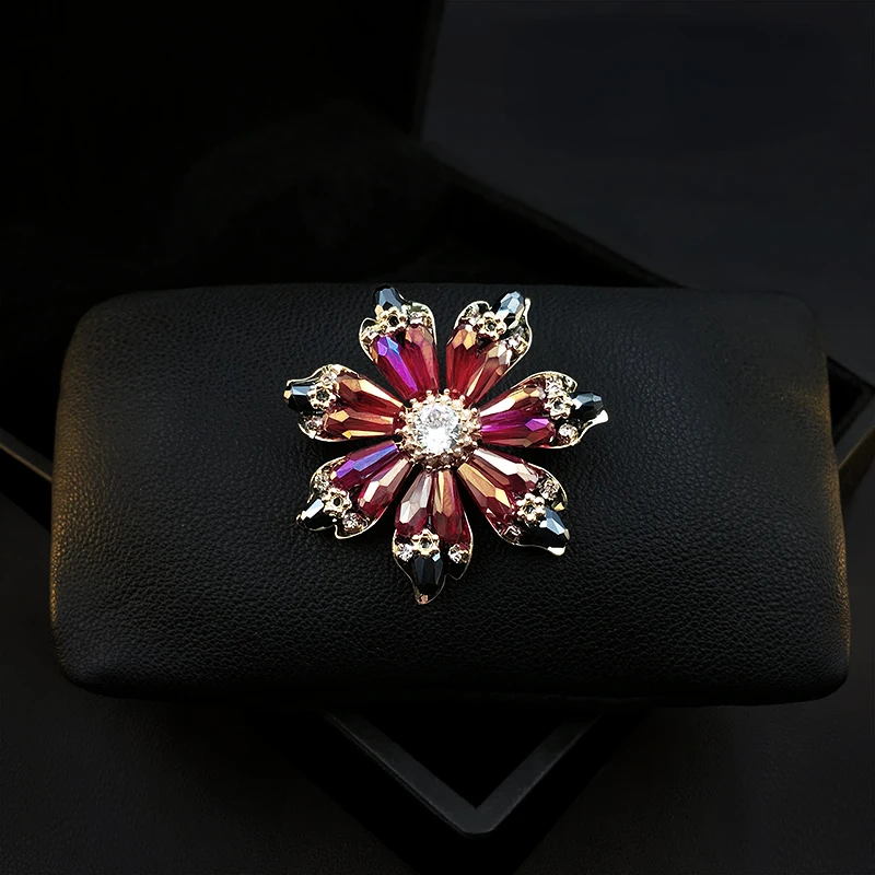 

Exquisite Flower Brooch High-End Women Corsage Original Design Elegant Suit Pin Clothes Accessories Rhinestone Jewelry Pins Gift