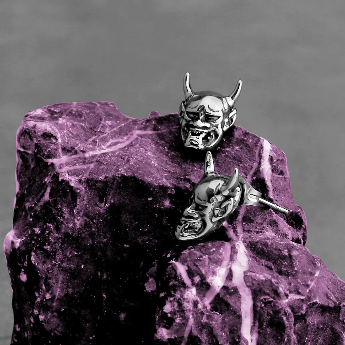 Модные серьги-гвоздики в виде призрака черепа для мужчин готический демон