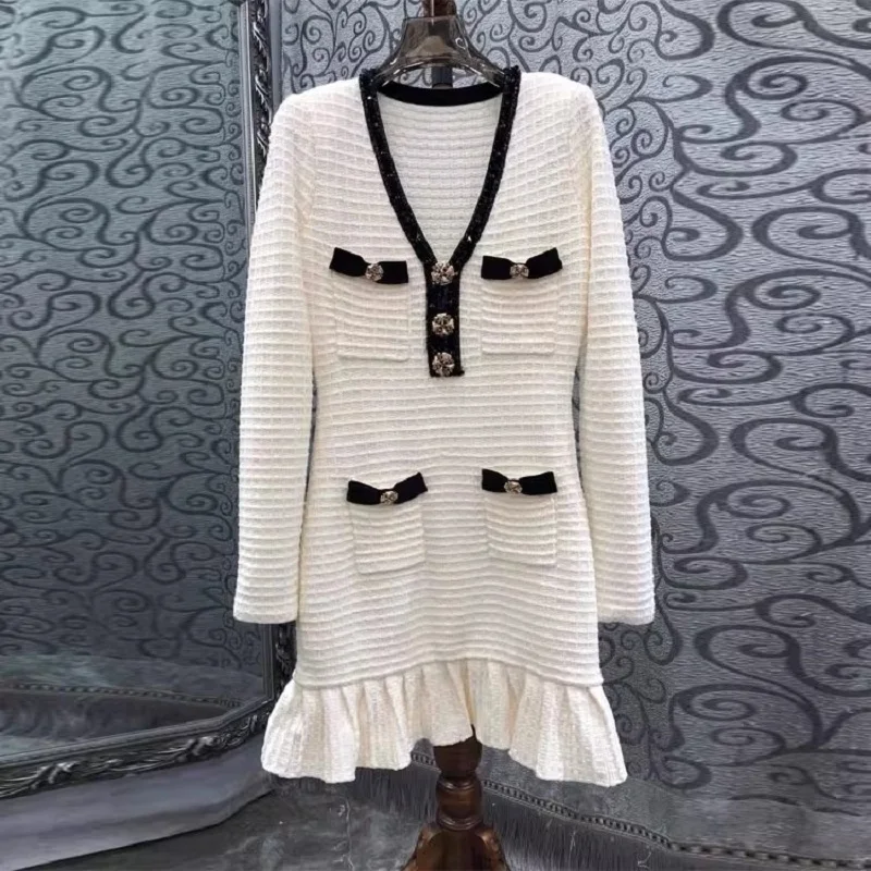 Женское трикотажное платье с V-образным вырезом длинным рукавом и пуговицами