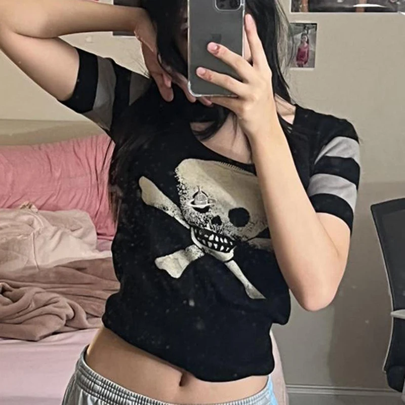 

Dourbesty Gothic Stlye Black T-Shirts Skulls Print Crop Top Y2K Dark Academia Causal T-shirt Women Harajuku Emo Grunge Clothes