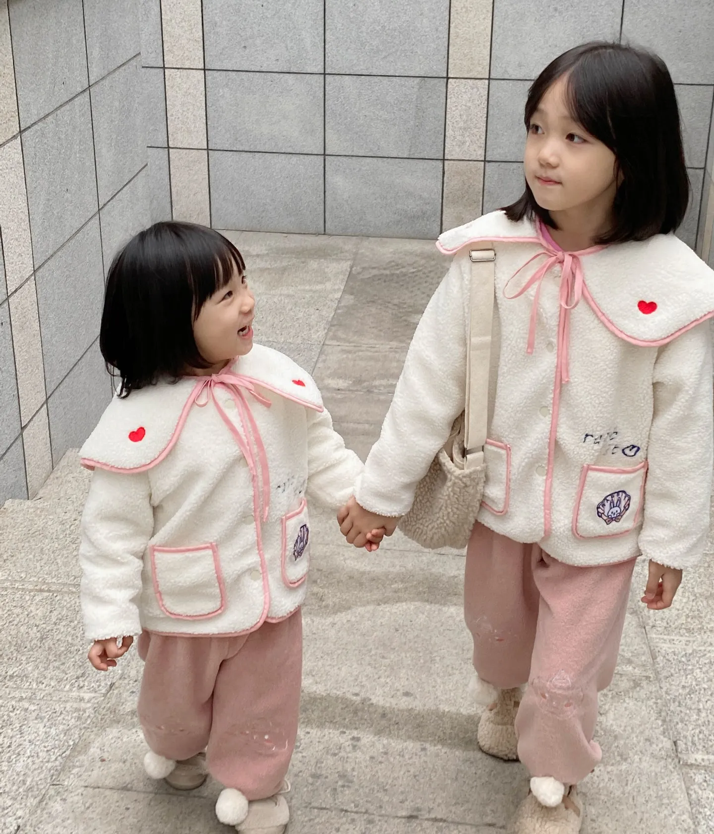 

Spring 2023 baby girl's coat Sweet rabbit ear style lapel warm coat lovely baby clothes
