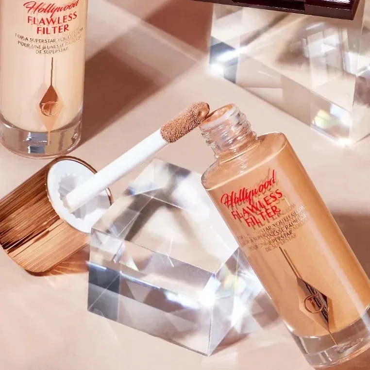 Фото Жидкий контурный карандаш Charlotte Tilbury Featherlight&Serum Foundation, сияющие кремовые румяна, бархатистая водостойкая гладкая легко наносимая косметика №1