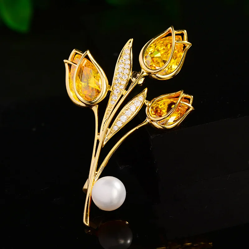 

Delicate Three-headed Tulip Brooch Freshwater Pearl Set with Zirconium Corsage Floral Pins for Mother's Gift Elegant Accessories