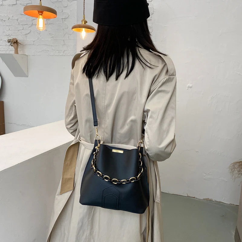 

Women's Sling Bag Trendy Fashion Simple Chain Bucket Handbag Soft PU Tote Trendy Fashion Simple Chain Bucket Soft PU Tote NIN668