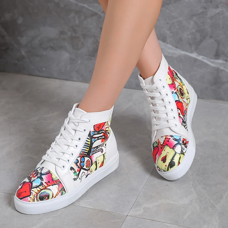 

Женские кроссовки на плоской подошве, повседневные спортивные туфли на толстой нескользящей подошве, дышащие, подходящие цвета, для прогул...