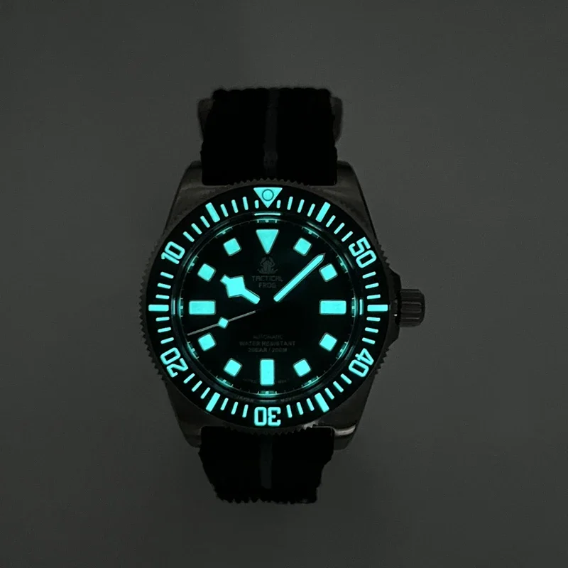 Фото Тактические титановые часы с лягушкой FX-Diving 42 мм NH35 автоматический механический механизм с сапфировым стеклом BGW9 светящиеся 200 м мужские наручные часы для дайвинга №5
