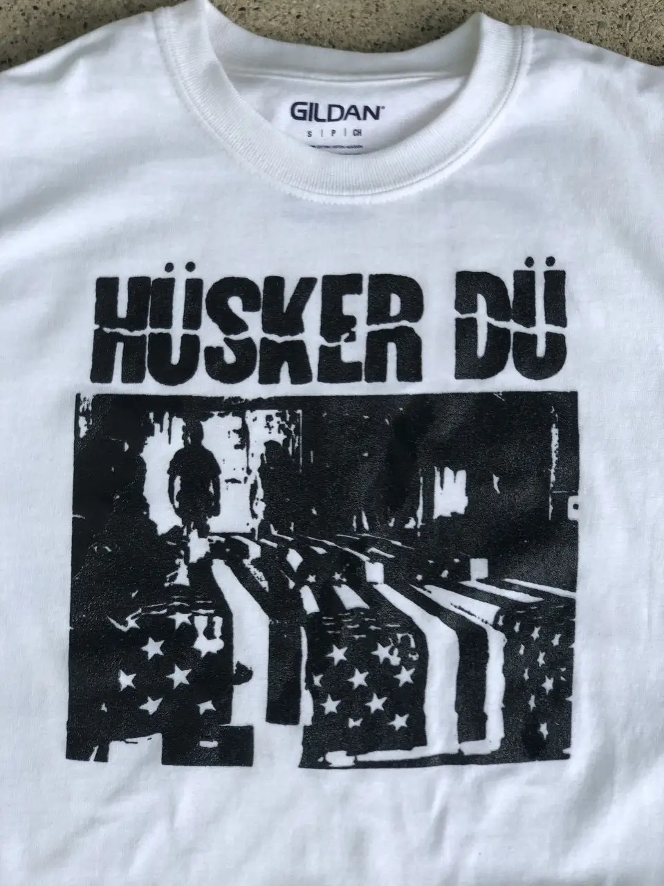 Развлекательный логотип Husker Du All разбирается, цвет соответствует размеру