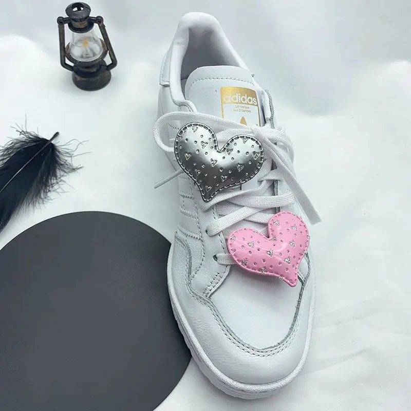 

Милые блестящие шнурки в форме сердца, качественные шармы для обуви, трендовые универсальные аксессуары для кроссовок, Лидер продаж