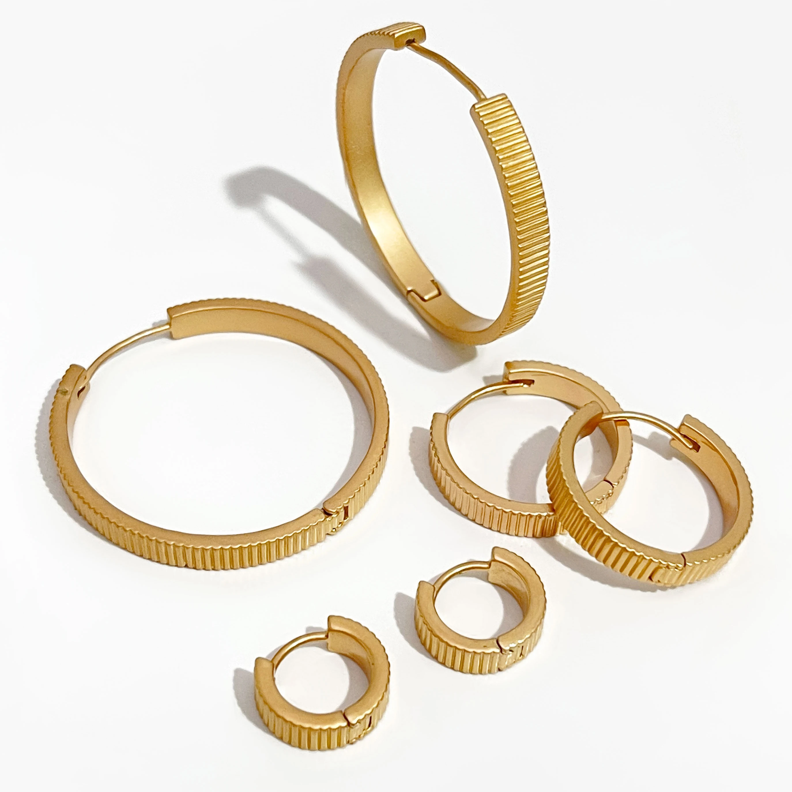 

Peri'sBox 3 Sizes Matte Gold/Silver Color Gearwheel Hoop Earrings Textured Huggie Earring Minimalist Classic Jewelry For Women