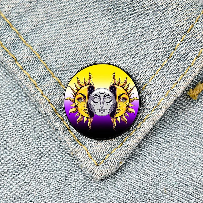 

Cartoon Waves Brooch Vintage Sun and Moon Round Pins Adventure Explore Camping Badges for Women Shirts Lapel Pin Jewelry