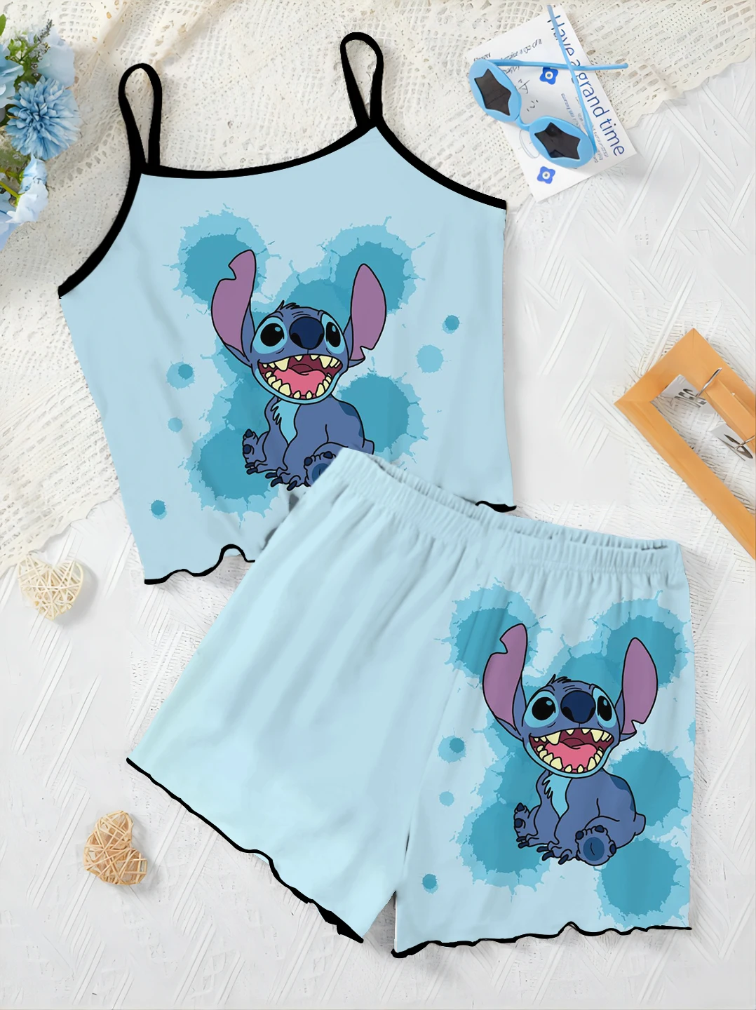 Пижамный комплект Женский из жилета и шортов на бретелях