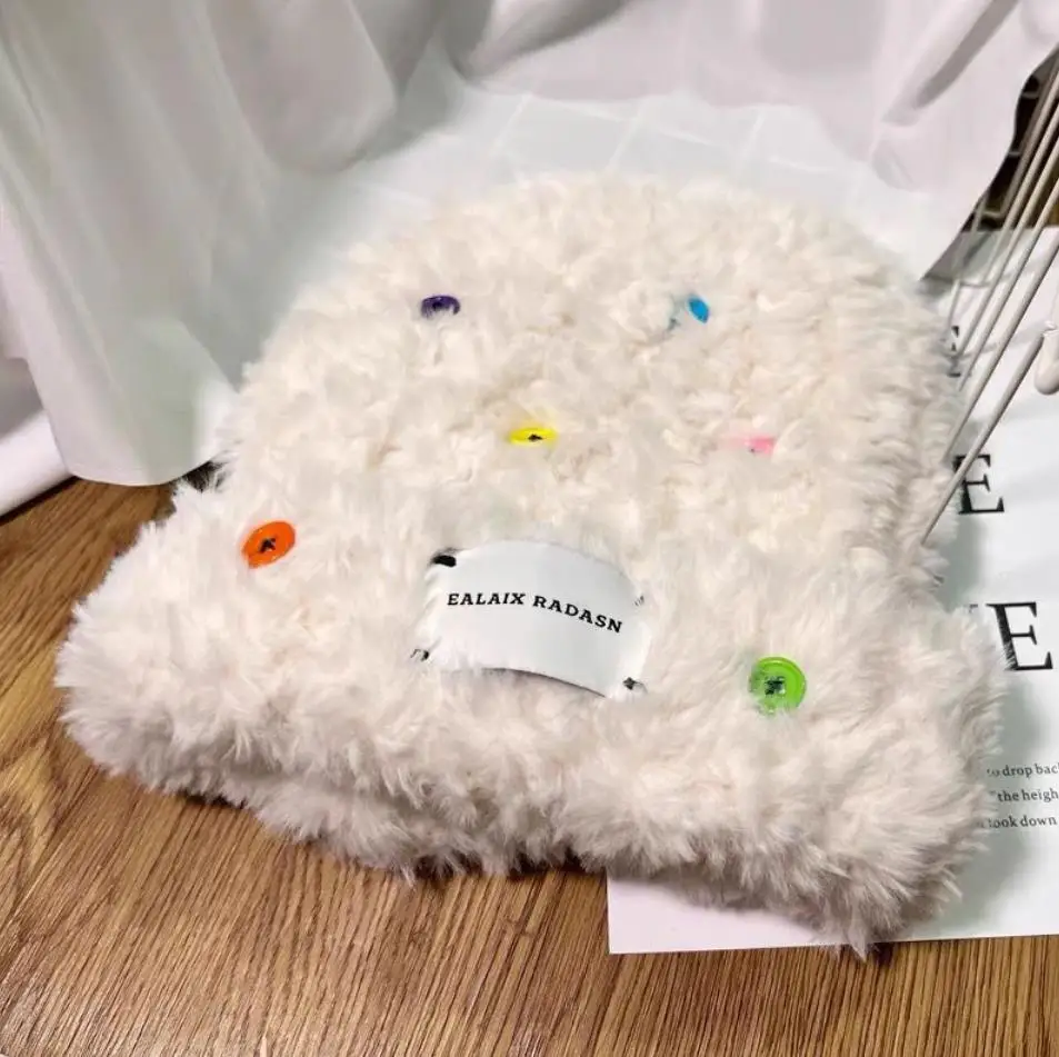 

Популярная шапка и шарф, декоративная плюшевая шапка с пуговицами, универсальная зимняя новая плотная теплая шапка для лица, Маленькая женс...