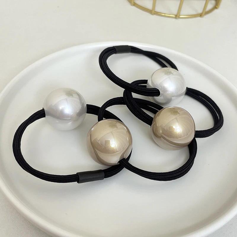 Женская эластичная резинка для волос с жемчужинами в минималистическом стиле