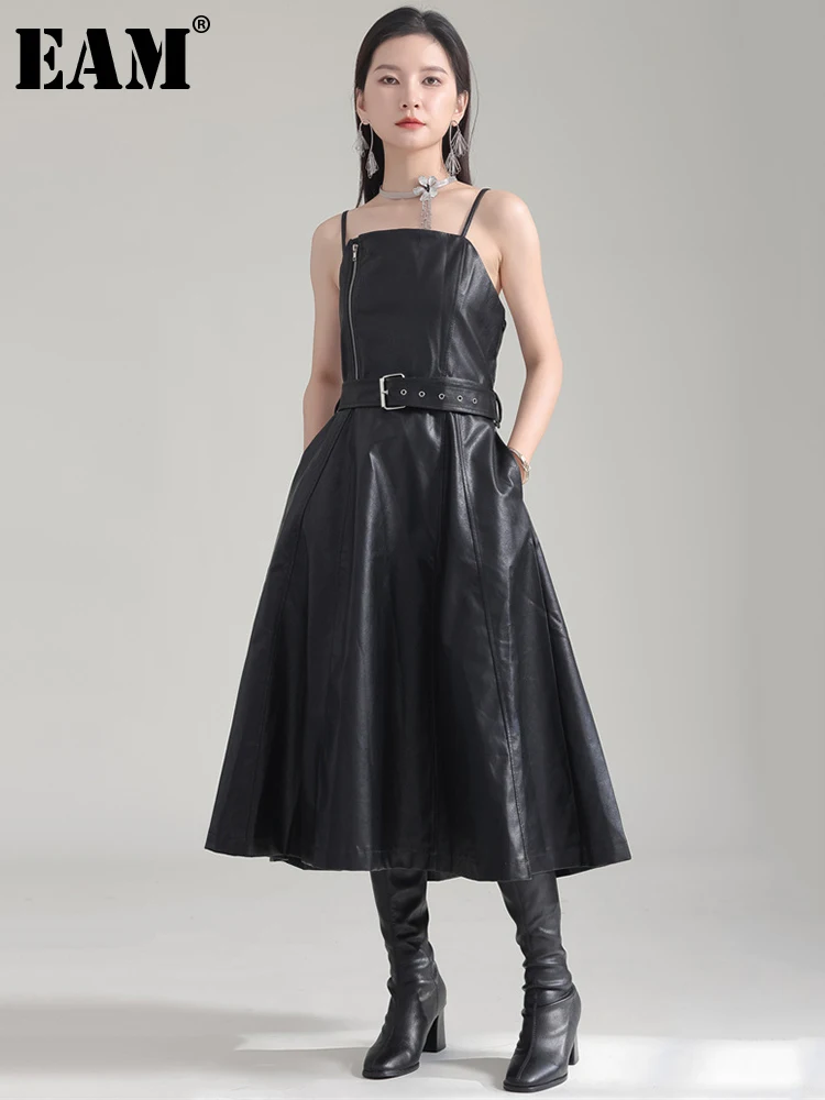 

Женское платье с поясом EAM, Черное длинное платье трапециевидной формы из искусственной кожи с v-образным вырезом, без рукавов, свободный крой, весна-осень 2023, 1DH2000