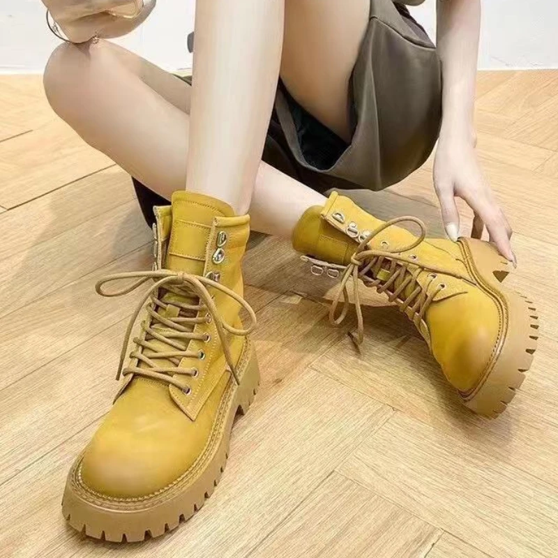 

Весенние ботинки Martin из натуральной коровьей кожи, женские повседневные ботинки, модная женская обувь в стиле преппи, на платформе и каблук...