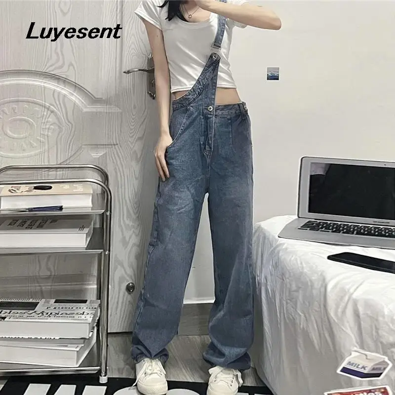 Женский джинсовый комбинезон синий Повседневный длинный на одной боковой лямке