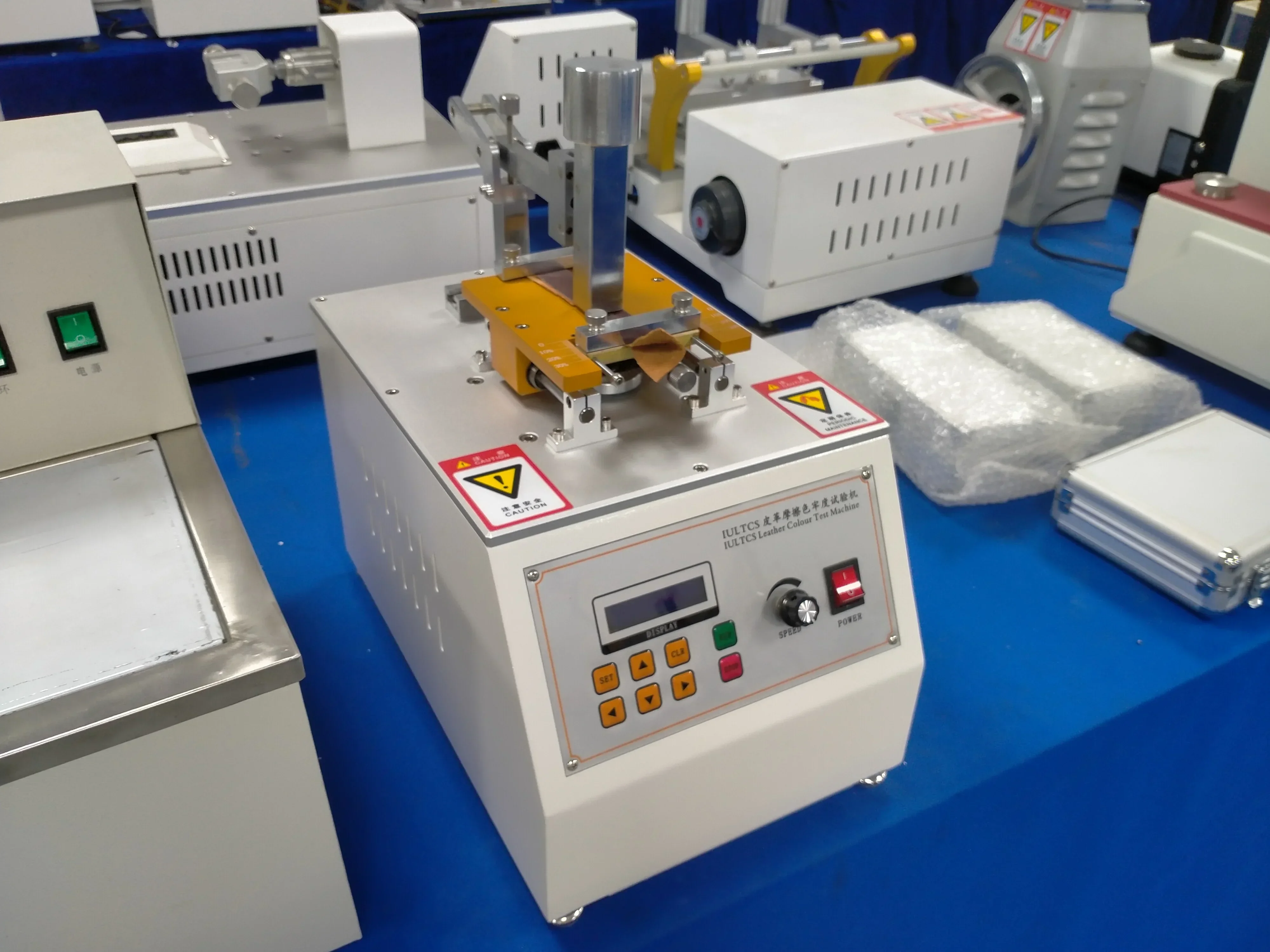 Машина для испытания на стойкость цвета кожи ISO 11640 IULTCS
