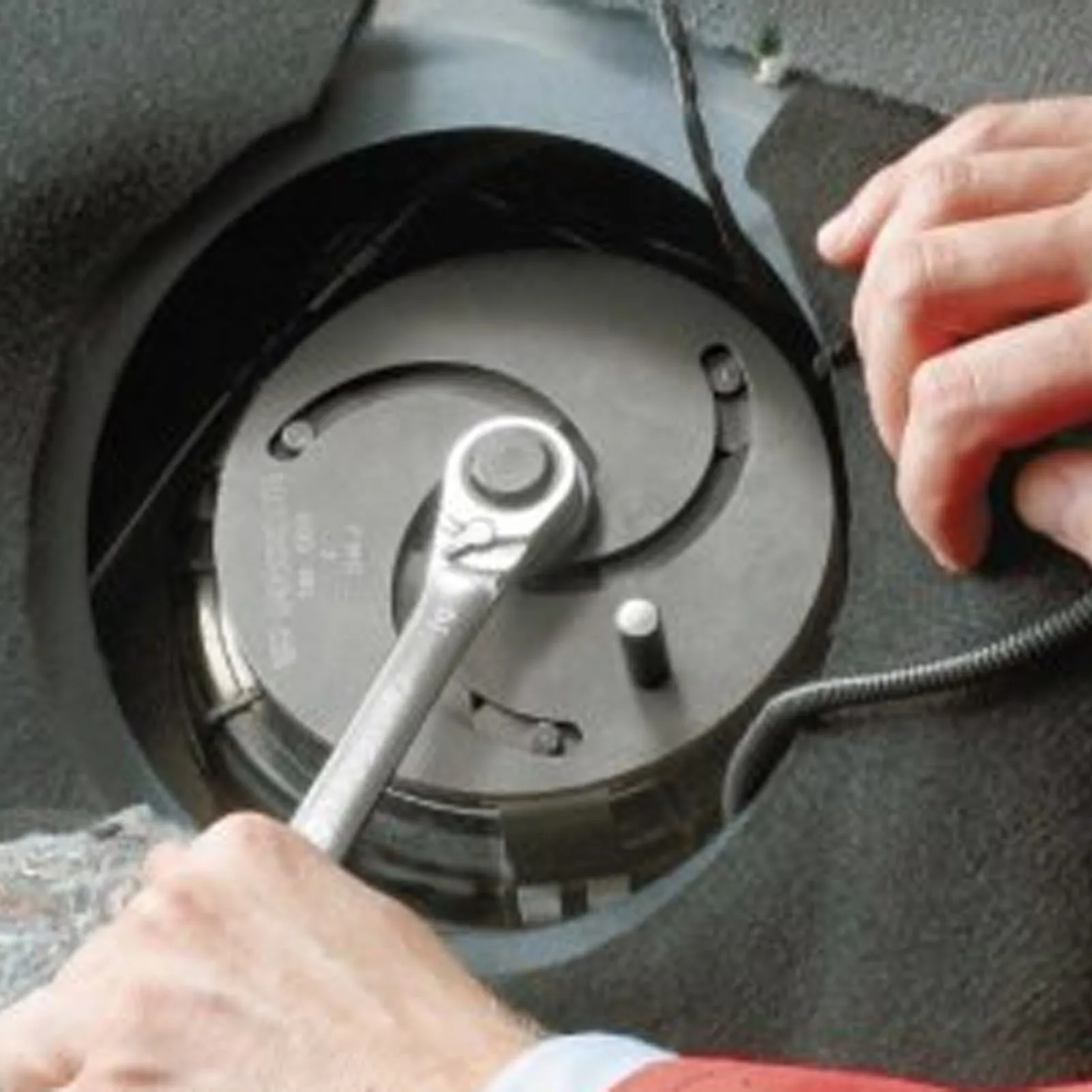 

Автомобильный топливный насос, регулируемый инструмент для снятия крышки топливного бака из углеродистой стали с 3 зажимами, 89-170 мм