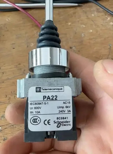 Крестовой переключатель XD2PA22CR