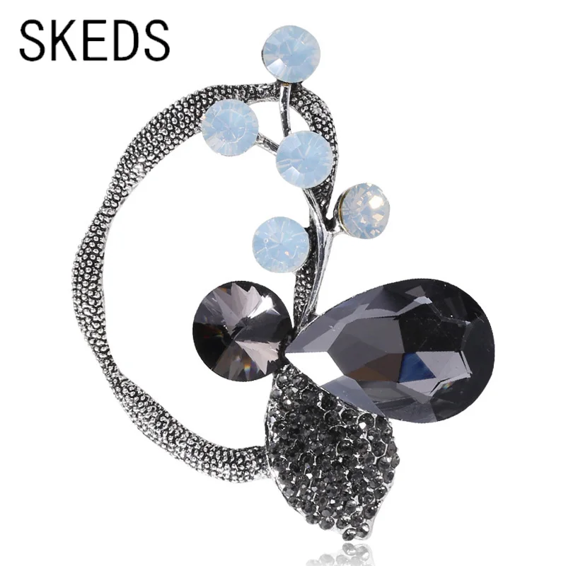 

SKEDS Classic Gray Color Flower Crystal Rhinestone Brooch Pin For Women's Clothing Coat Elegant Metal Plant Luxury Corsages