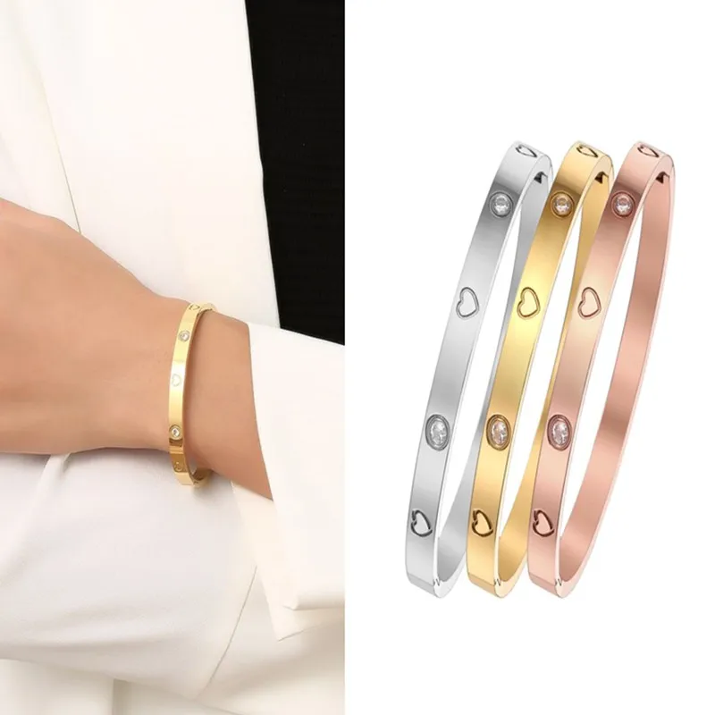 Женский браслет из нержавеющей стали под розовое золото с камнем и сердцем |